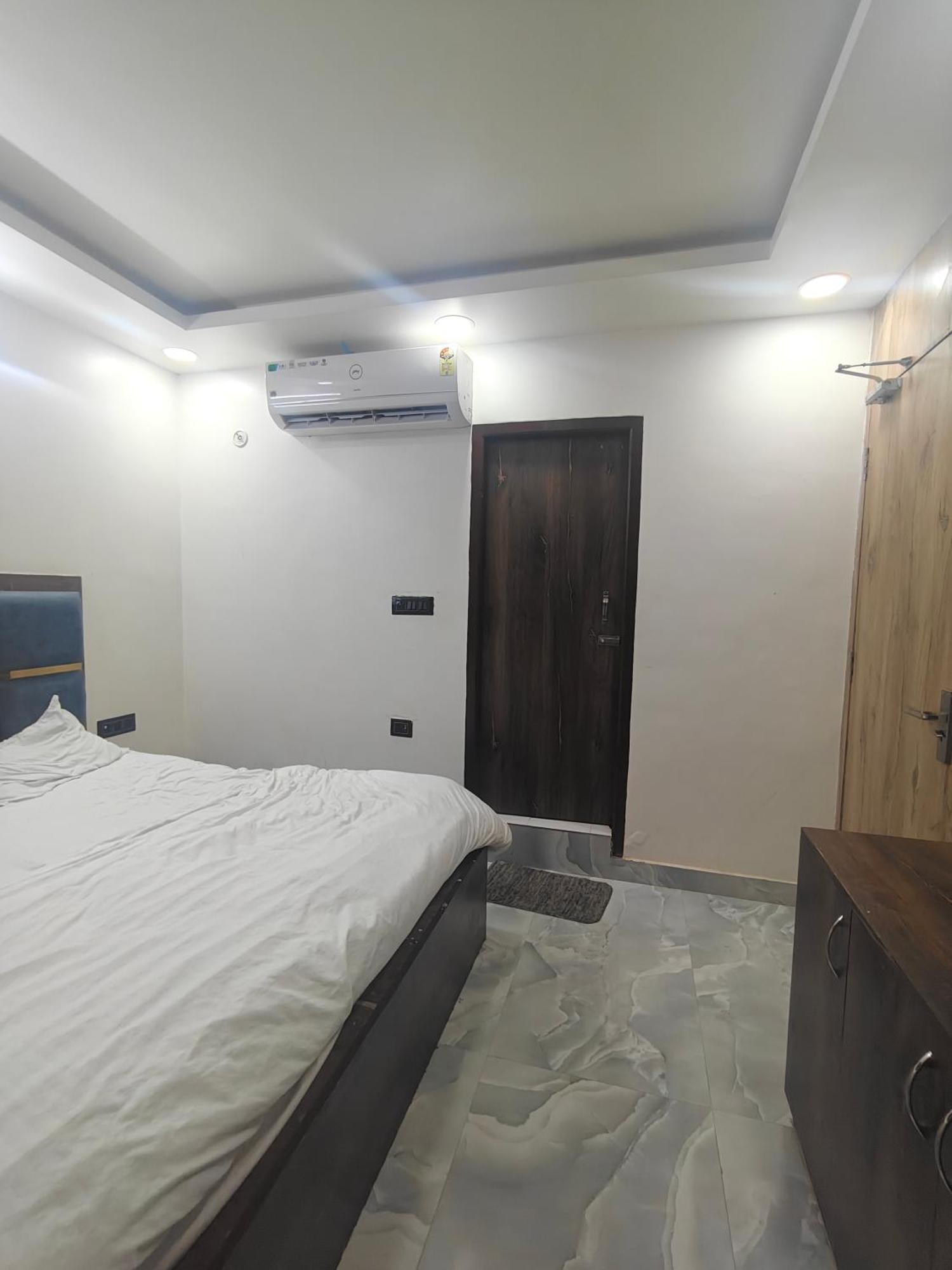Hotel Love Inn Lucknow Bagian luar foto