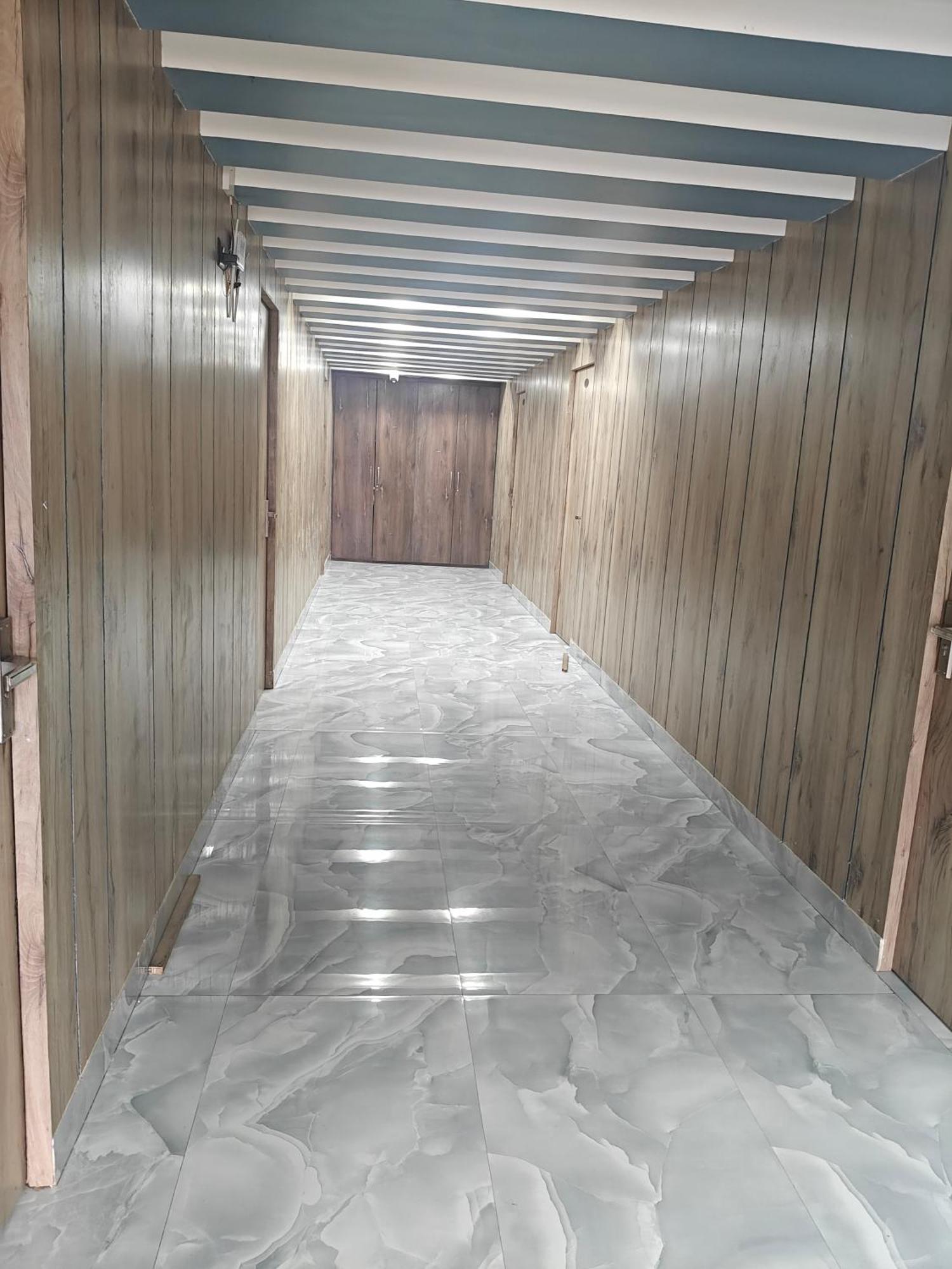 Hotel Love Inn Lucknow Bagian luar foto